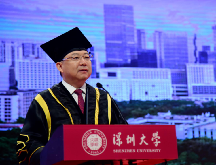 深圳大学校长李清泉勉励毕业生:要讲真话,做_武汉师范大学