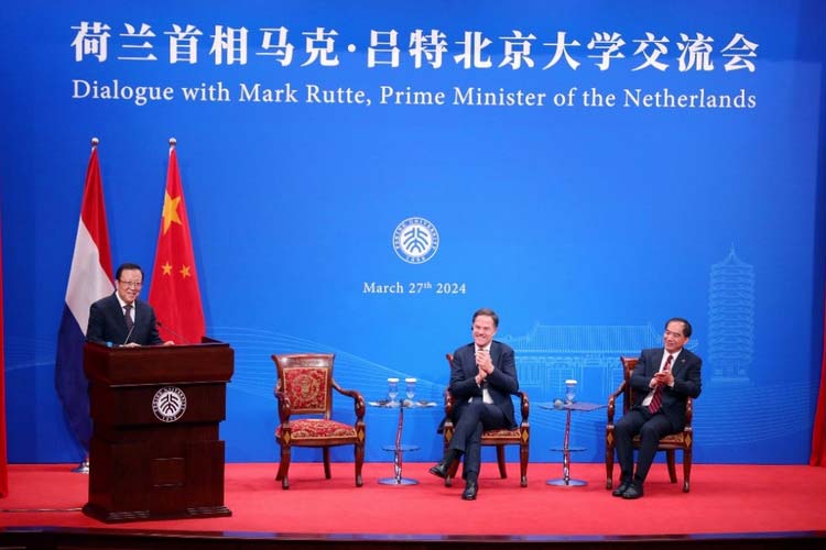 荷兰首相马克·吕特访问北京大学并与师生交流座谈