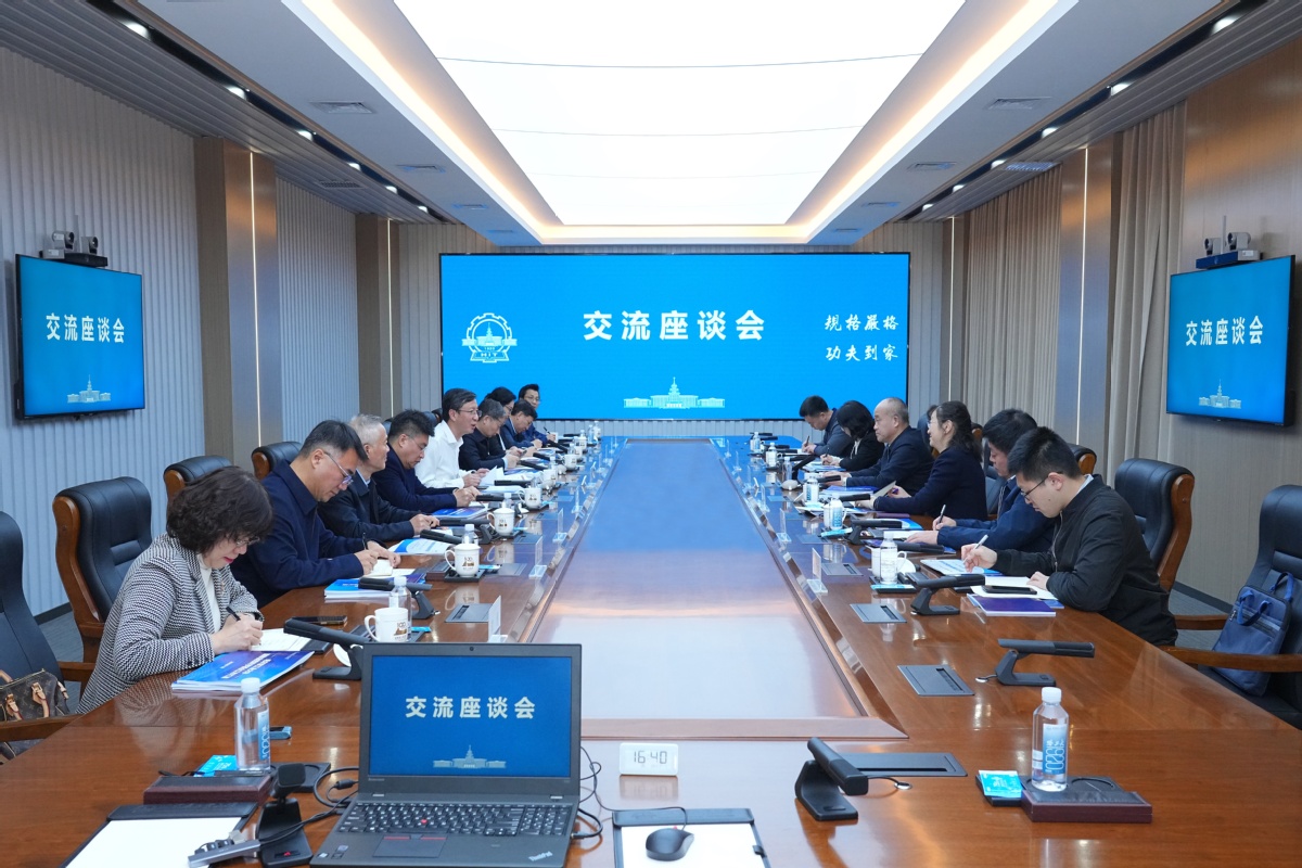 窦贤康到哈尔滨工业大学调研